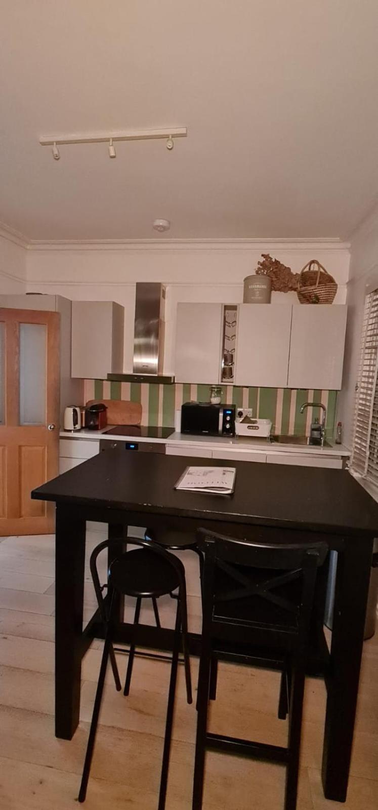 Holiday home Claremont - London