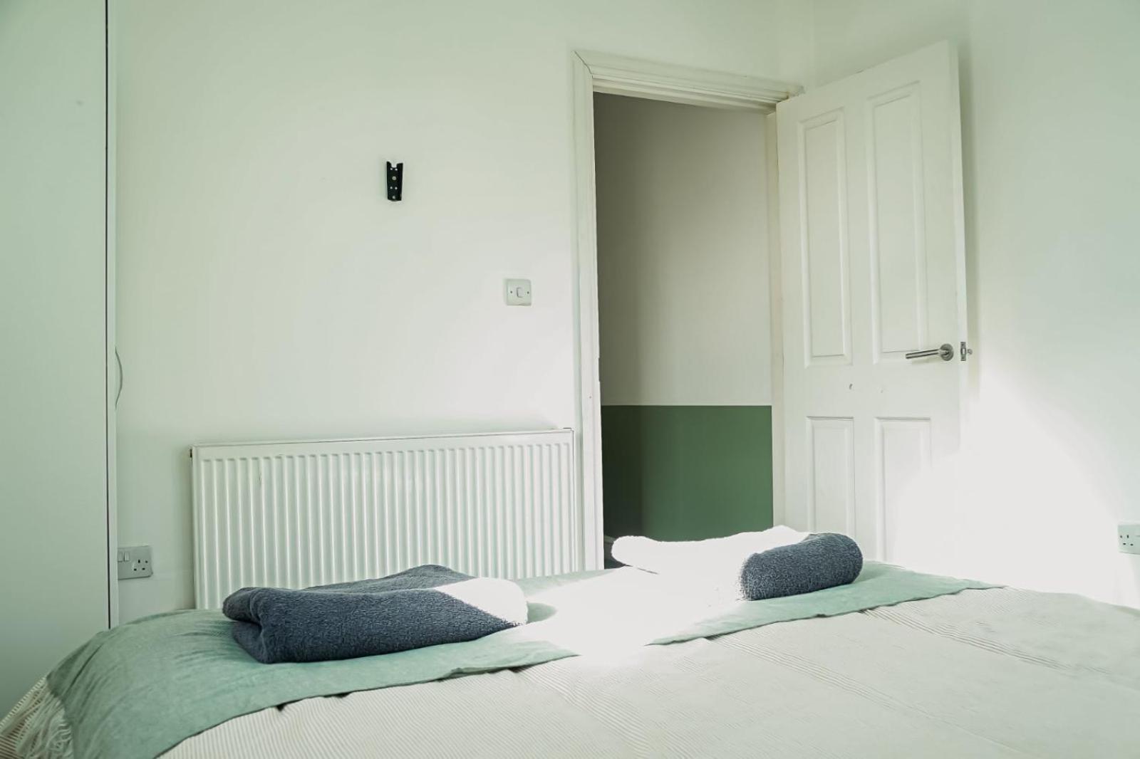 Modern Cosy 2 Bedroom House In Tooting Apartment *