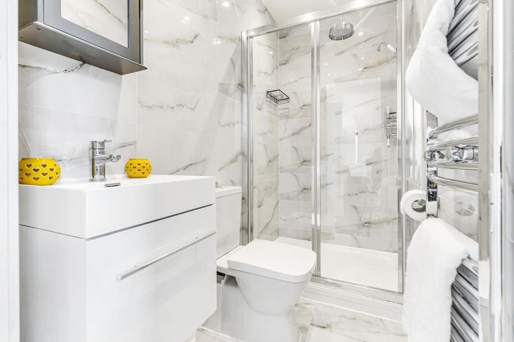 Apartment Lux Kensington 2br With Ac - Sleeps Up To 9 *