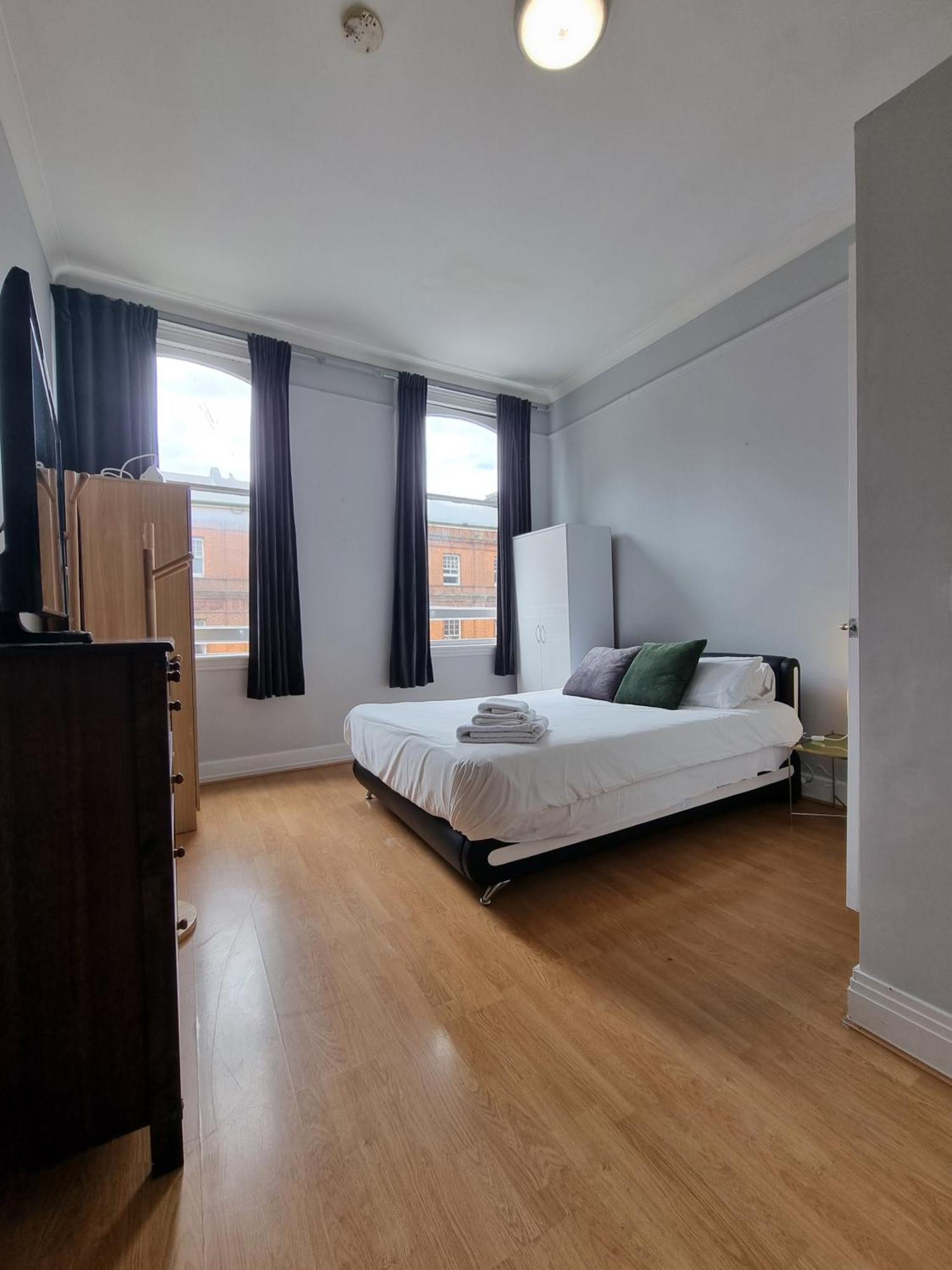Charming In Near Apartment *