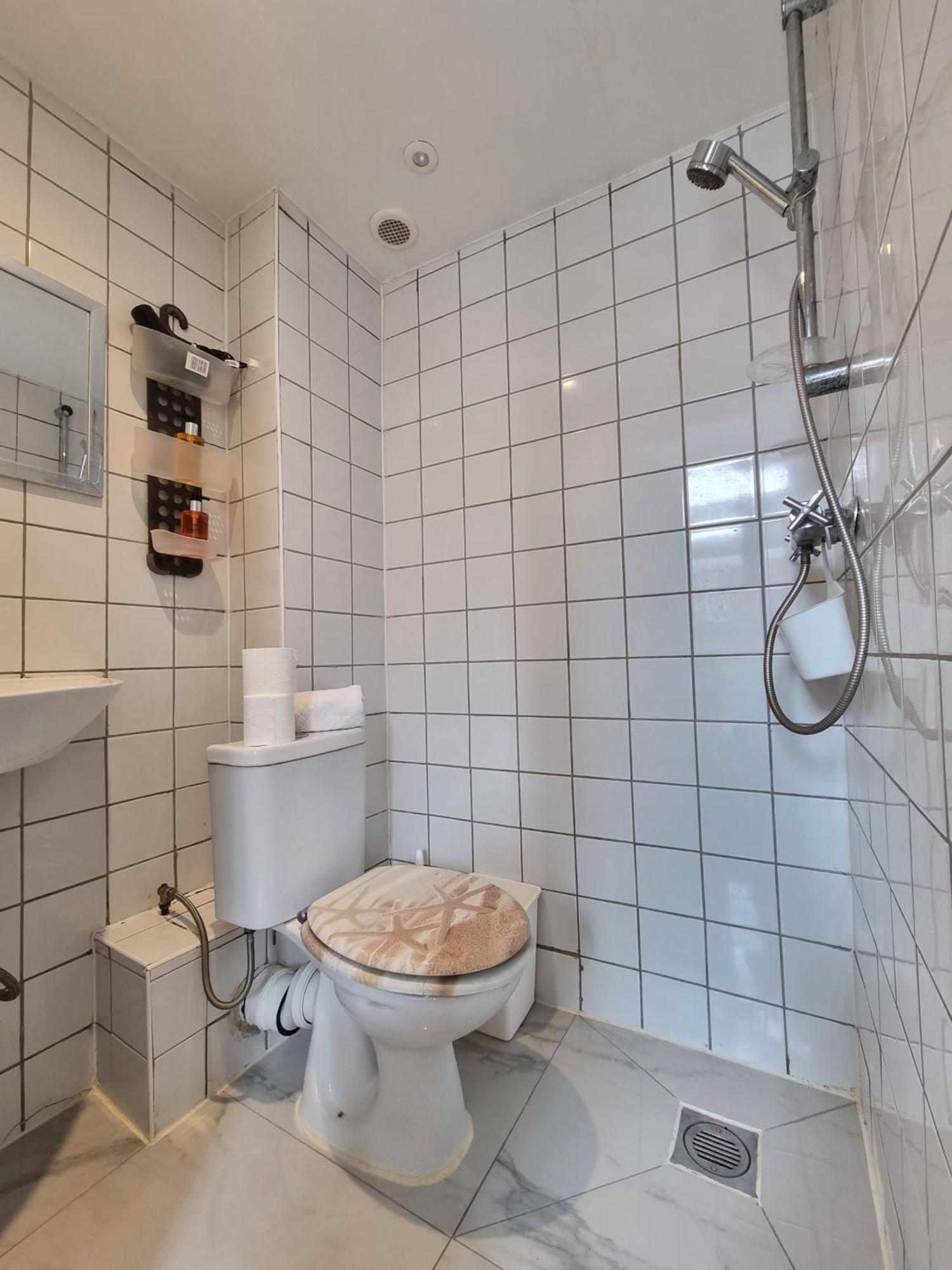 Charming In Near Apartment London