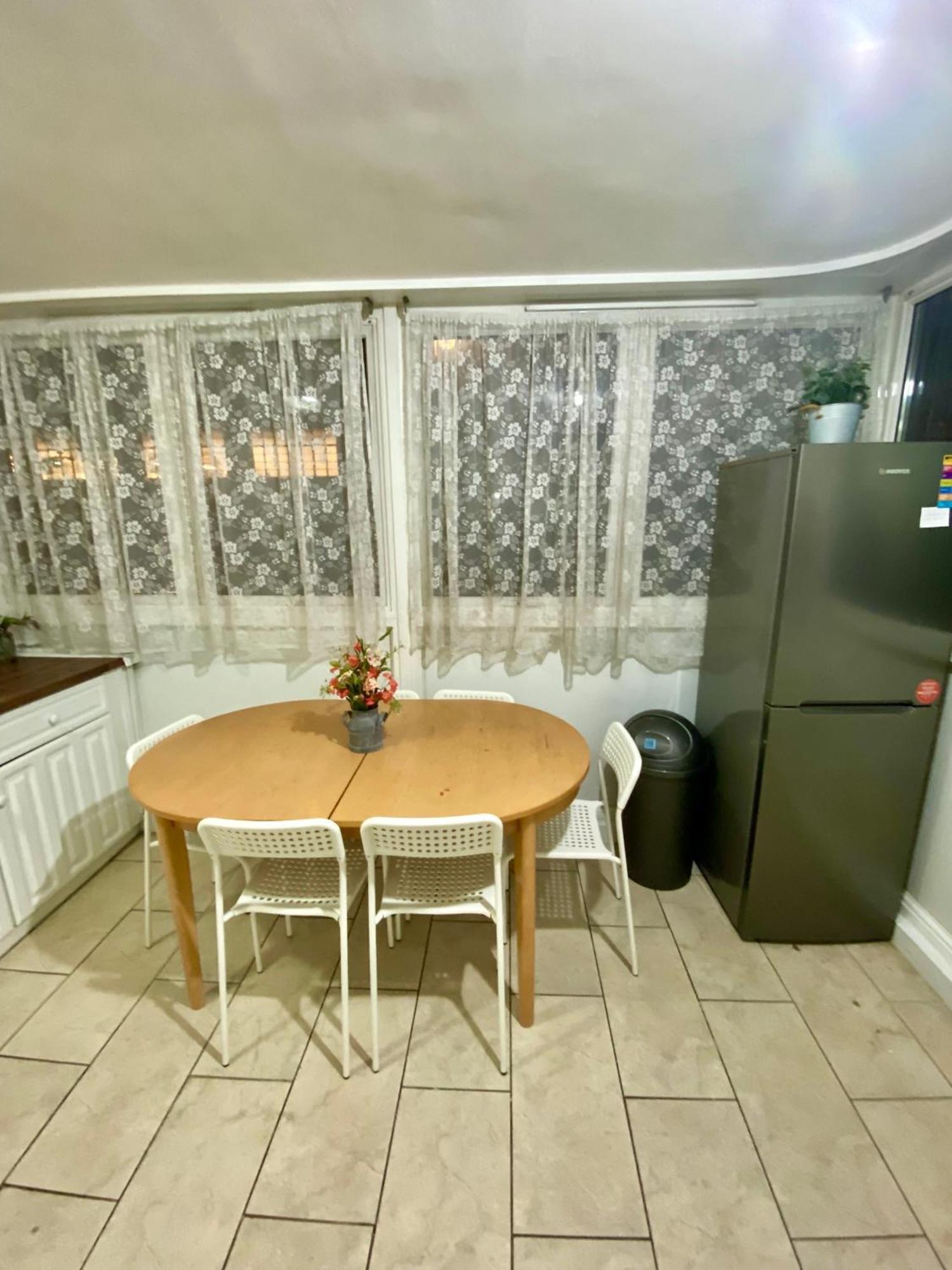 3 Bedroom Flat, Oxford Circus, W1w Apartment London