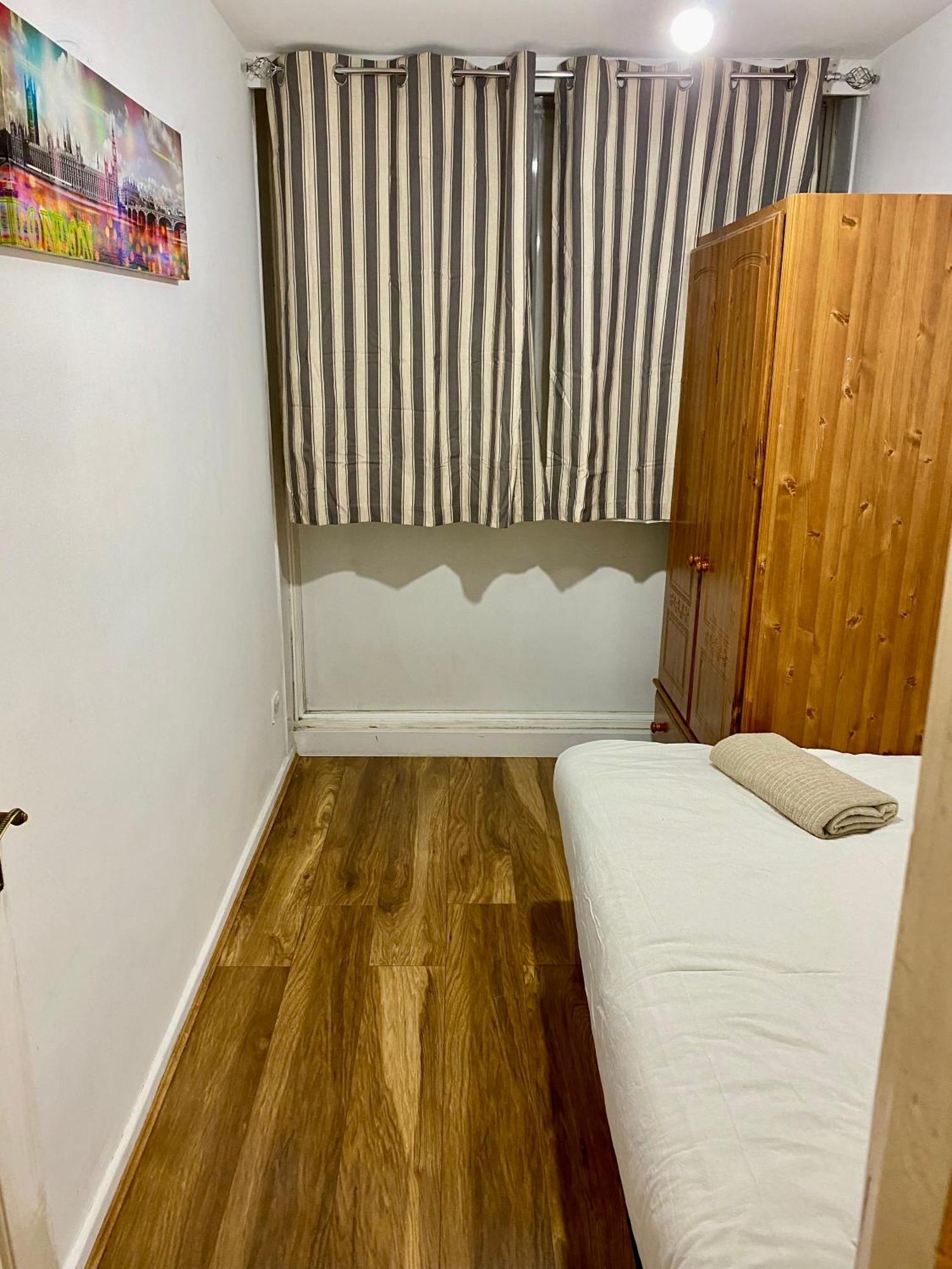 3 Bedroom Flat, Oxford Circus, W1w Apartment London