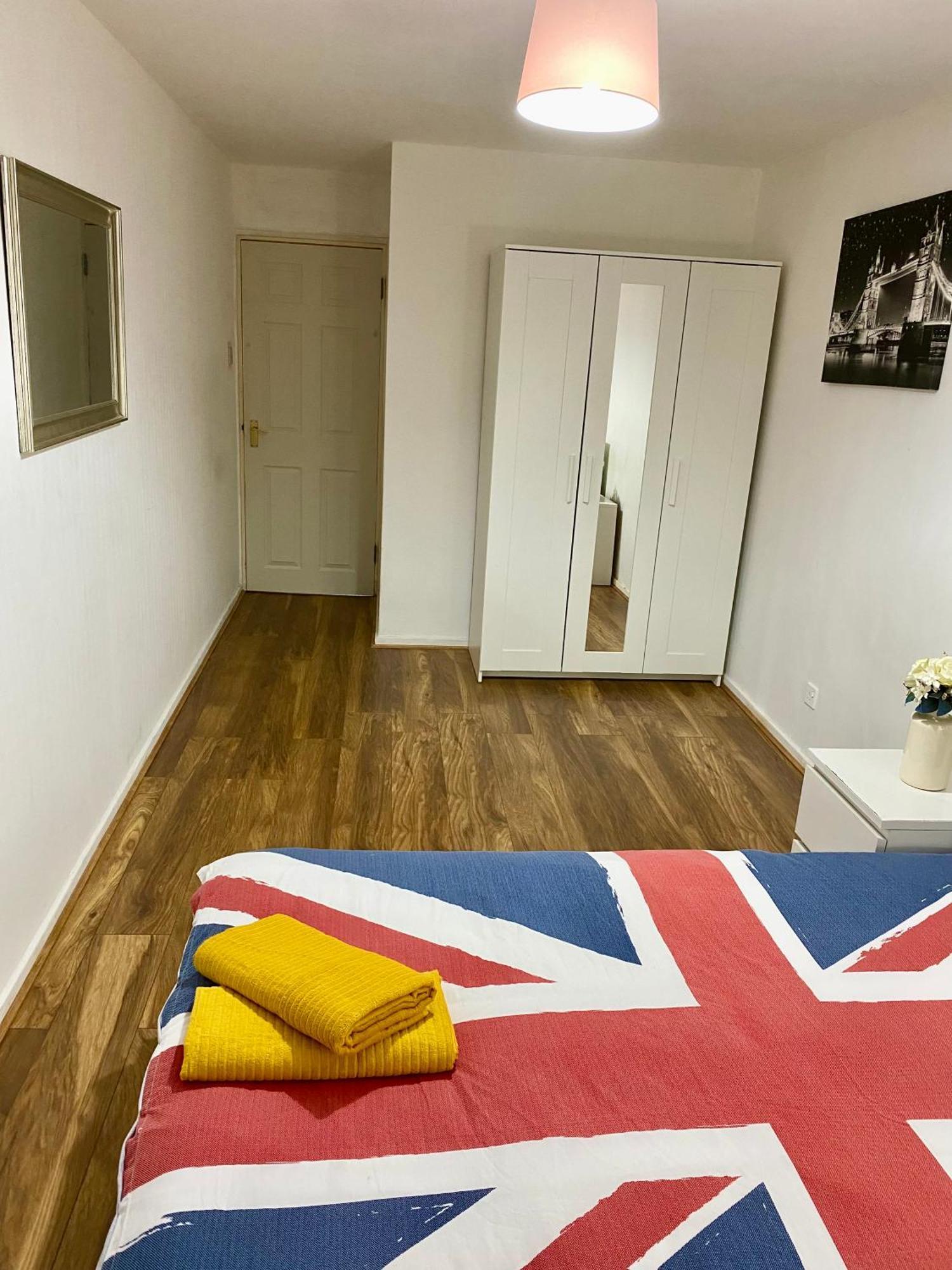 3 Bedroom Flat, Oxford Circus, W1w Apartment *