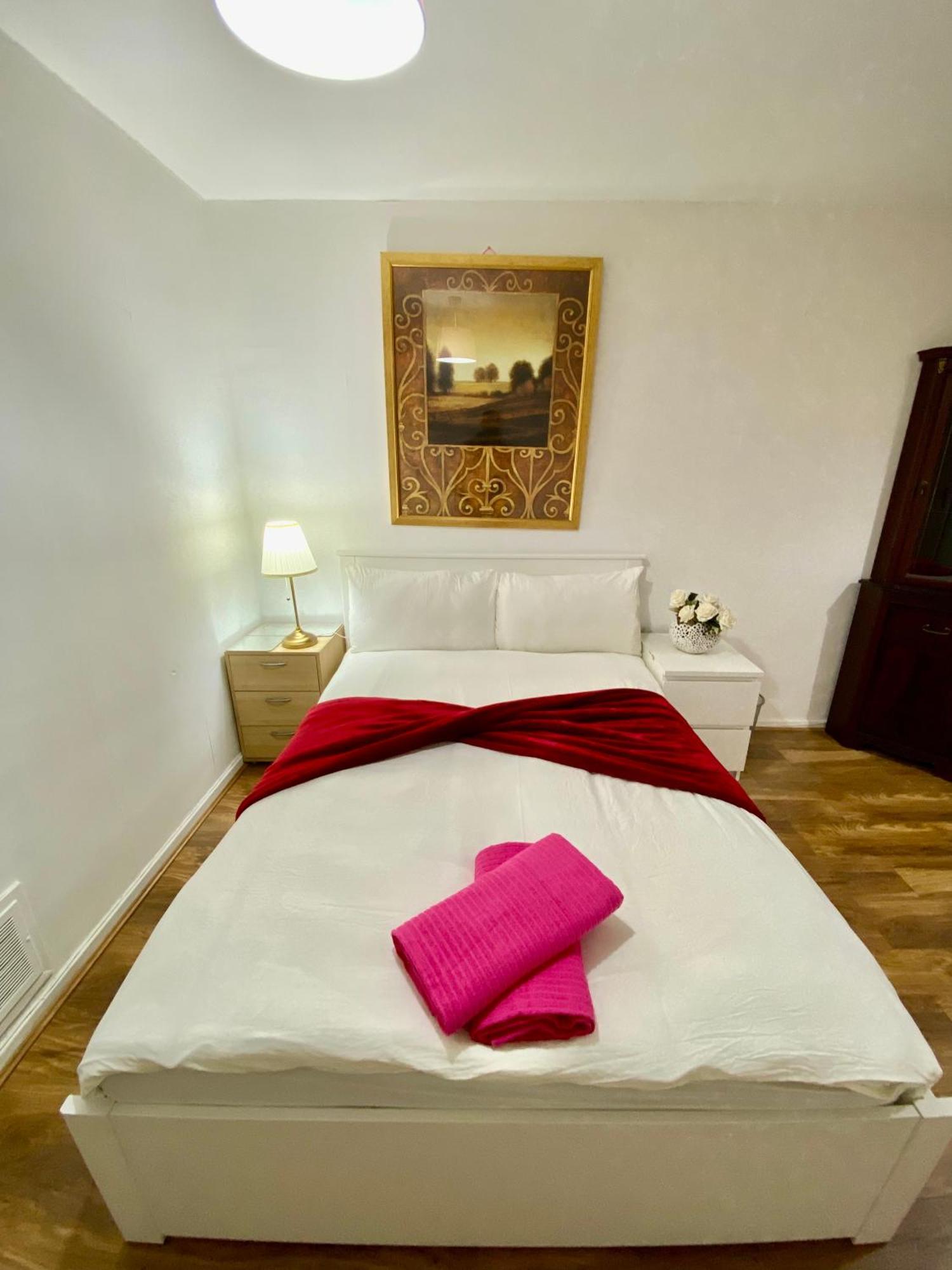 3 Bedroom Flat, Oxford Circus, W1w Apartment