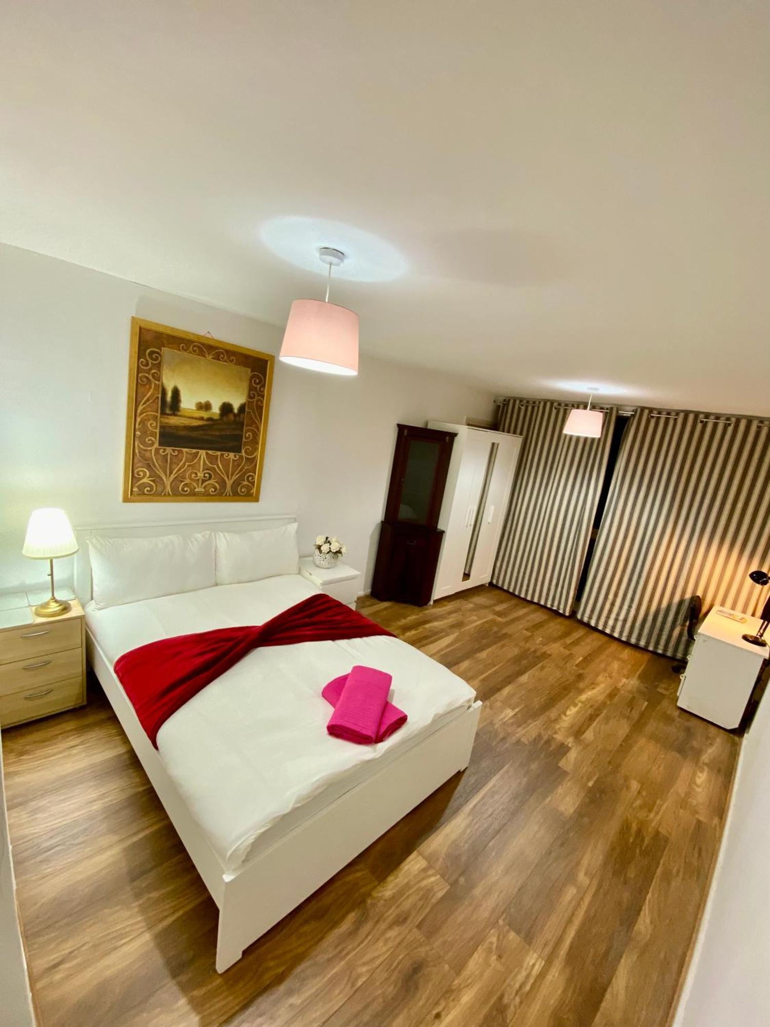 3 Bedroom Flat, Oxford Circus, W1w Apartment London