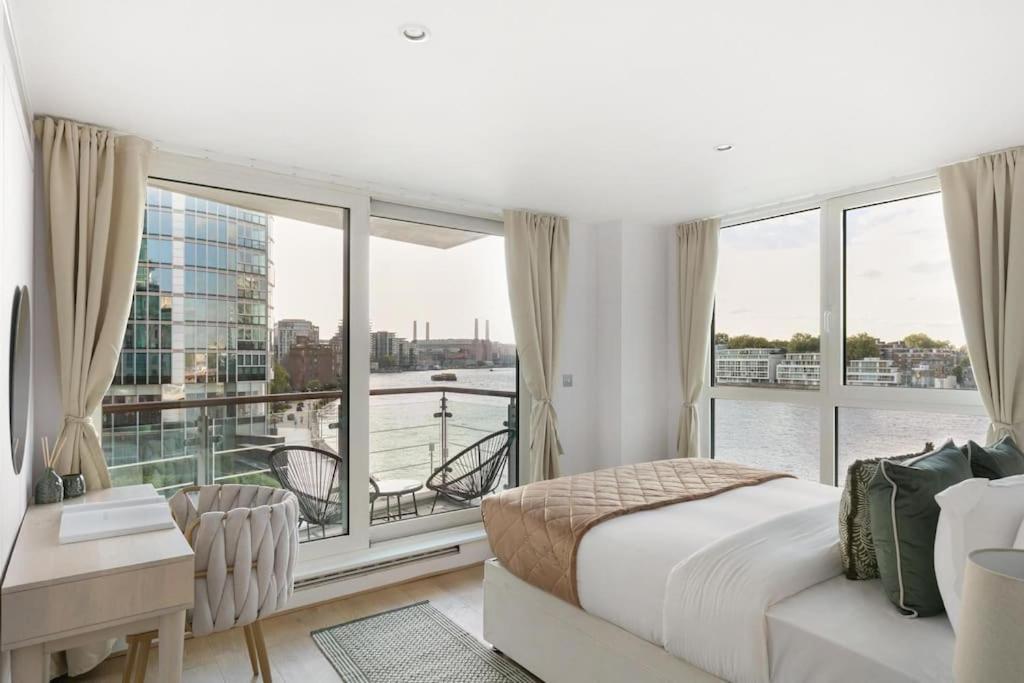 2 Bed Riverside Flat With Breath Taking Views *