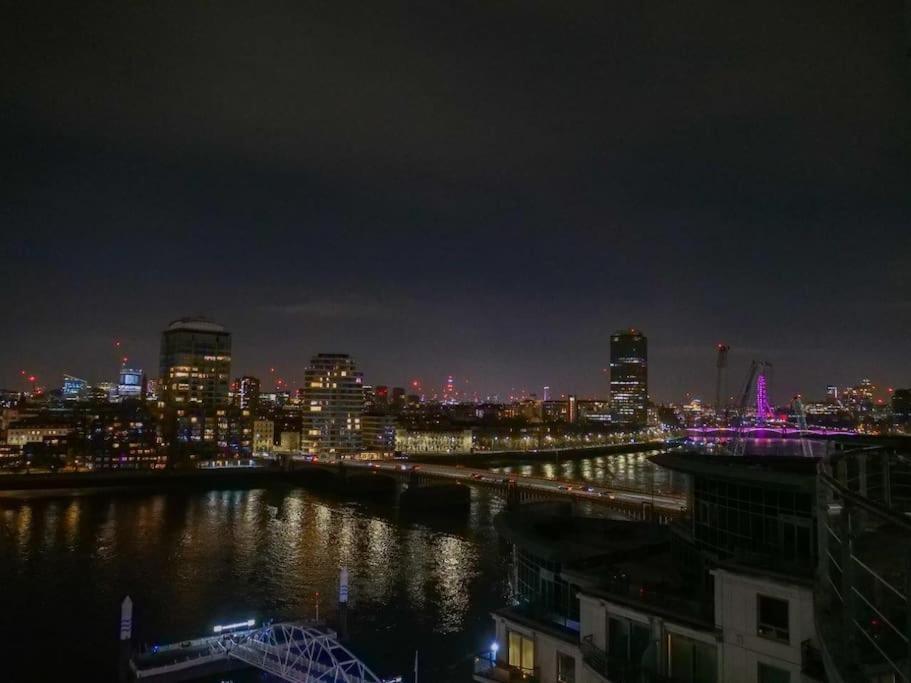 2 Bed Riverside Flat With Breath Taking Views London