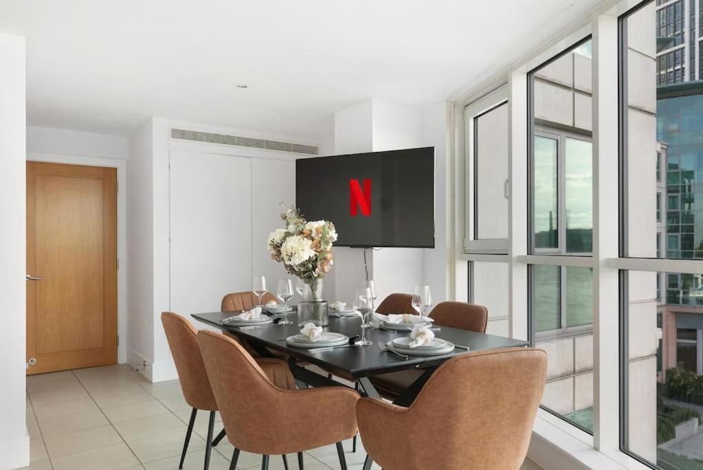 Apartment 2 Bed Riverside Flat With Breath Taking Views London