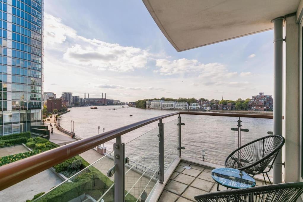 2 Bed Riverside Flat With Breath Taking Views Apartment