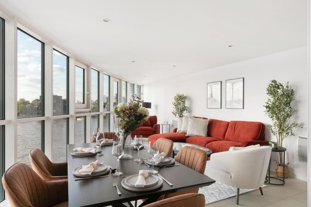 Apartment 2 Bed Riverside Flat With Breath Taking Views