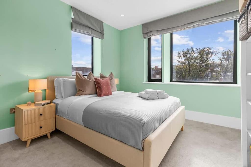 Stylishly Designed 4 Bedroom Apartamento