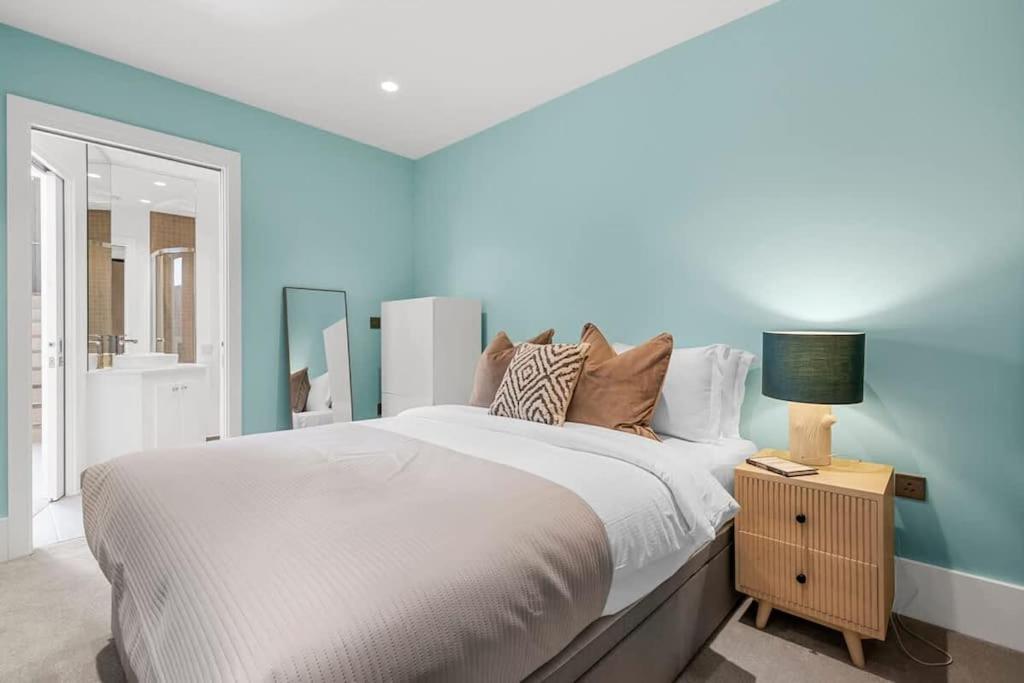 Stylishly Designed 4 Bedroom Apartamento