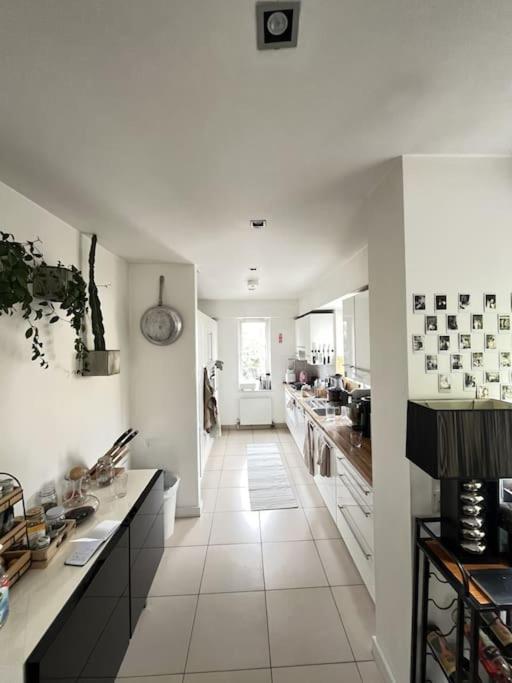 Charming Canal-side Flat Near Iconic Portobello Rd Apartment