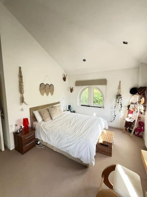 Charming Canal-side Flat Near Iconic Portobello Rd Apartment *