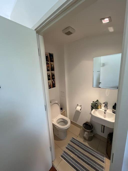 Charming Canal-side Flat Near Iconic Portobello Rd *