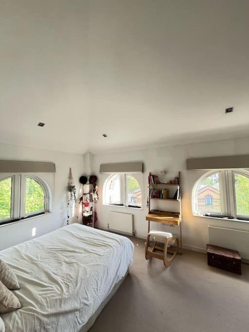 Apartment Charming Canal-side Flat Near Iconic Portobello Rd