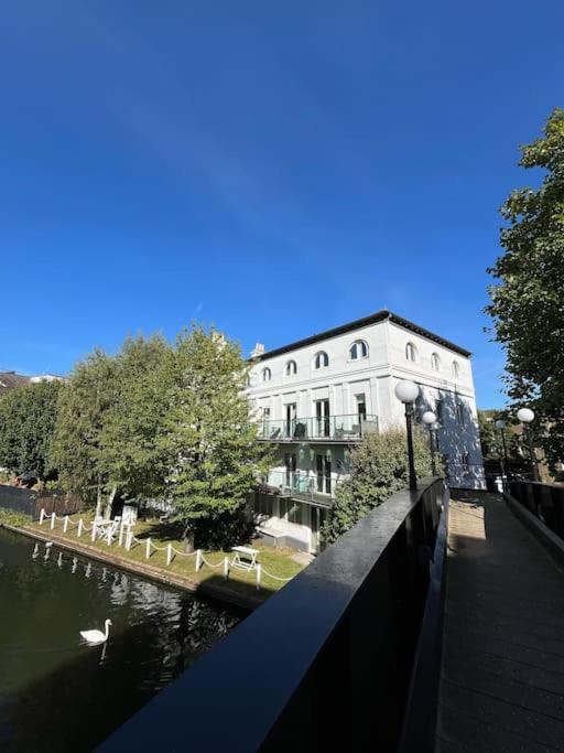 Charming Canal-side Flat Near Iconic Portobello Rd Apartment