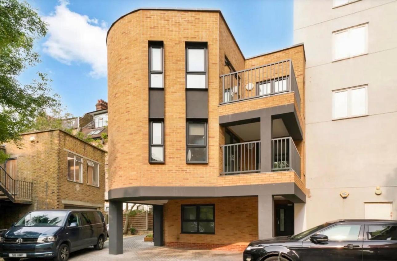 2br L 2ba With Patio-sleep 6 * London