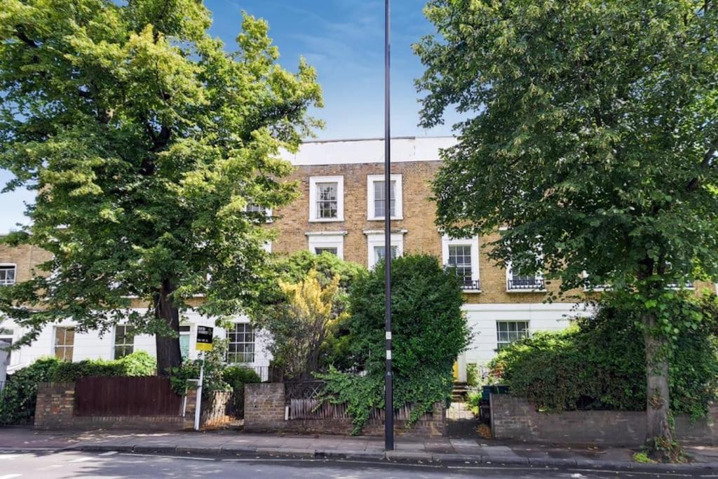 5 Bedrooms House In King's Cross Holiday home
