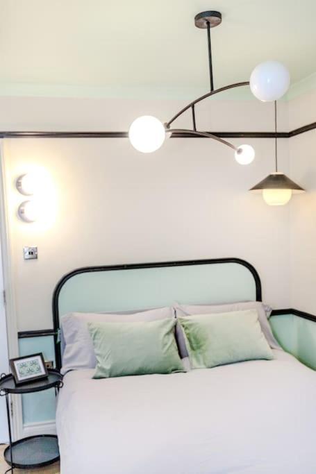 Apartment Near Queensway Station London
