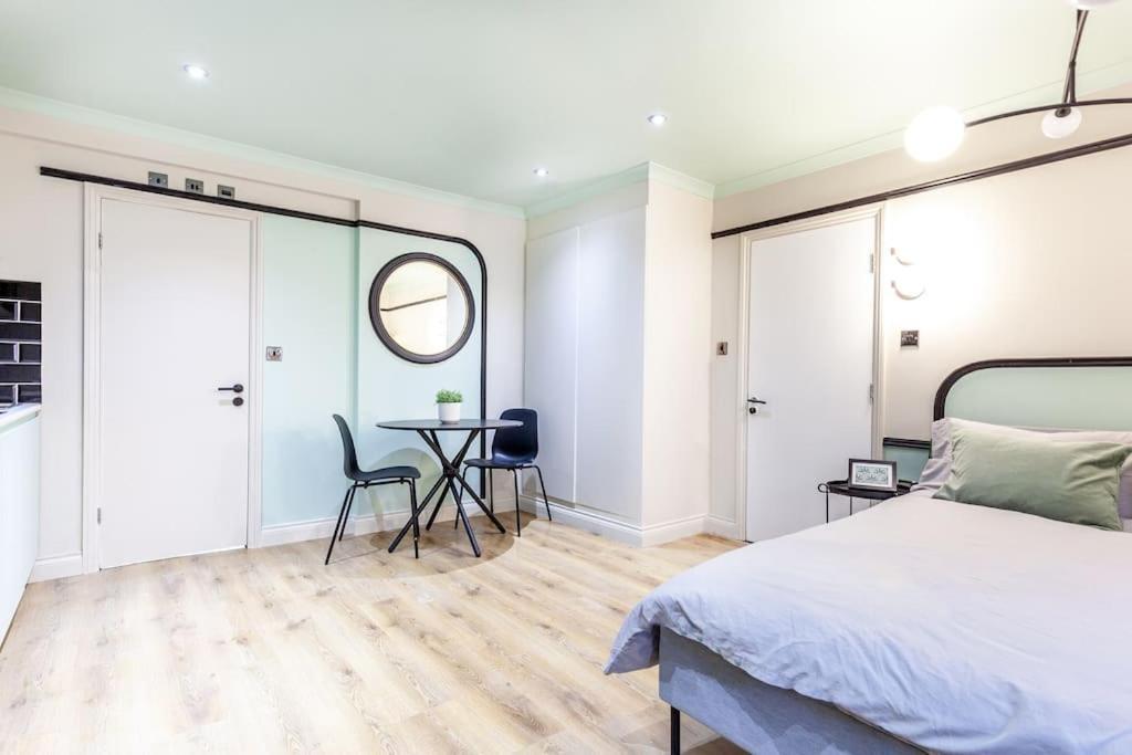 Apartment Near Queensway Station London