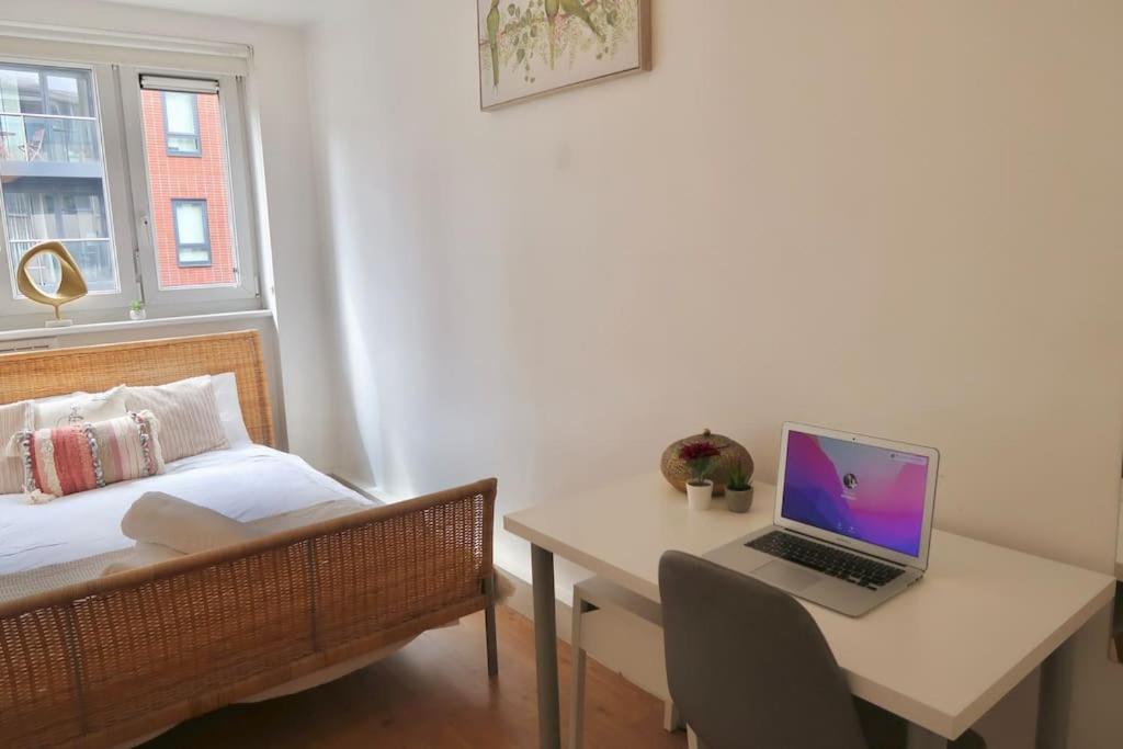Apartamento Chic 4-bed In Trendy Clerkenwell W Balcony And Walking Distance To Tube Londres