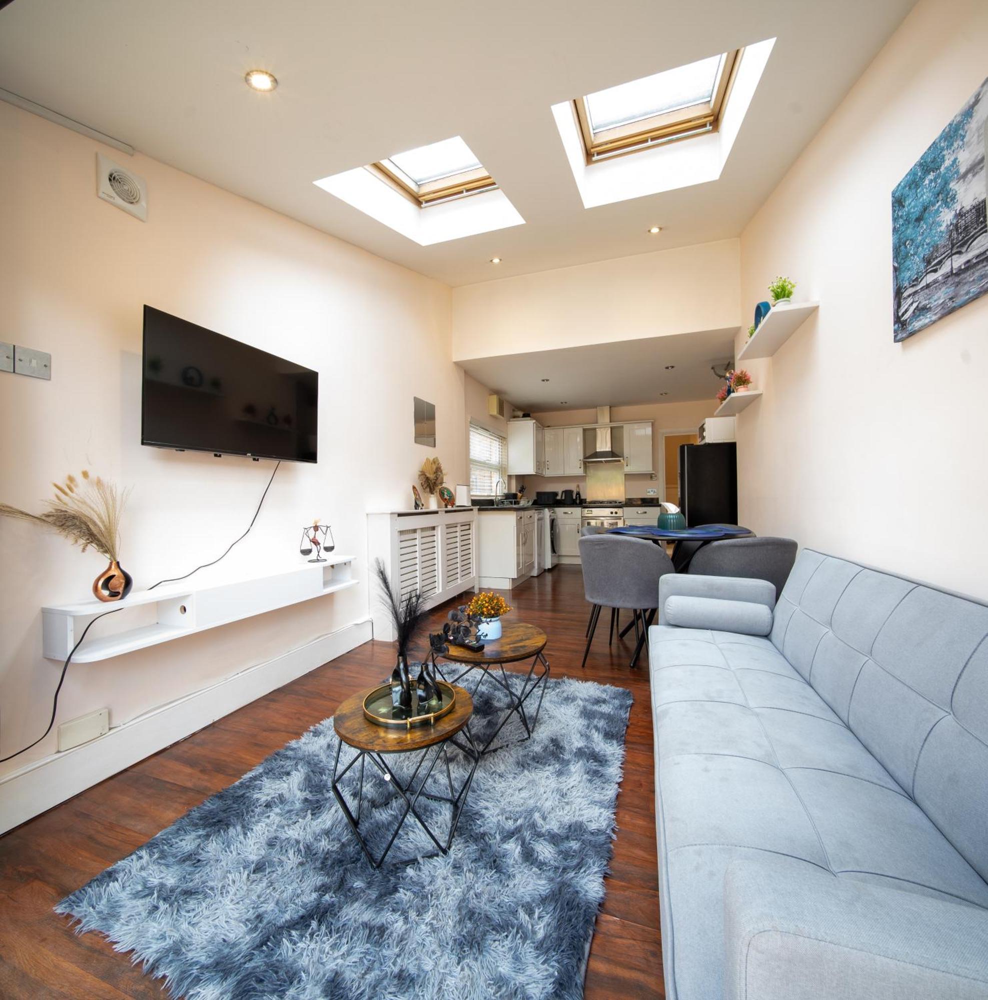 Beautiful 2 Bedroom With Private Garden In Wimbledon - Minutes From Leilighet London