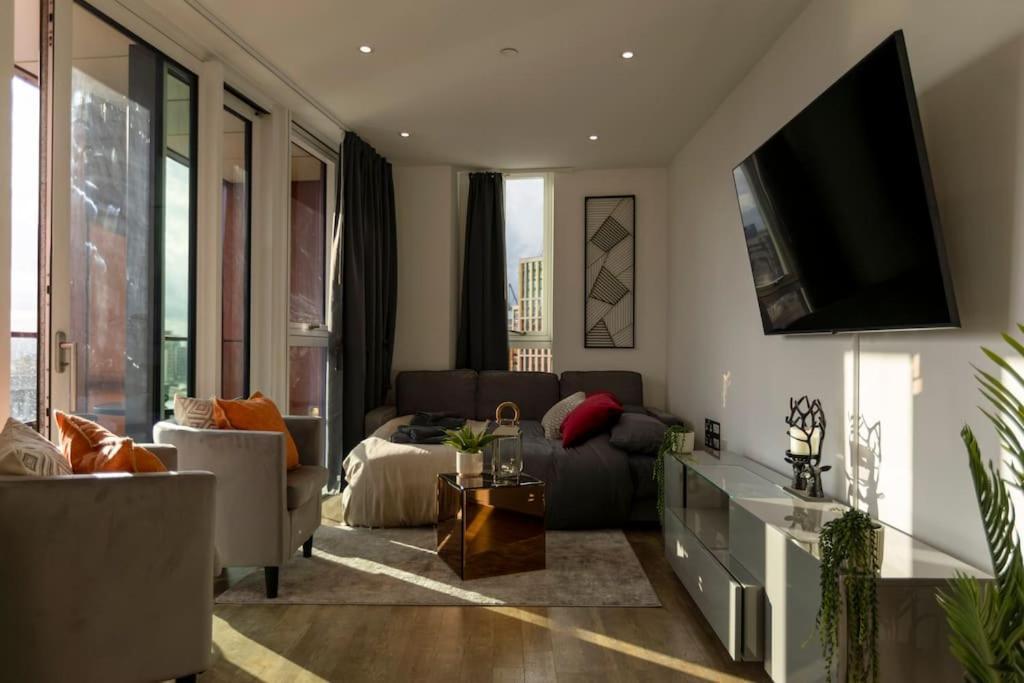 2 Bed & 2 Bath Next To Nine Elms Station - Zone 1 Leilighet *