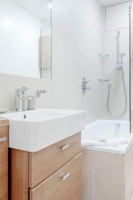 Stunning Oxford Street's Apartment London