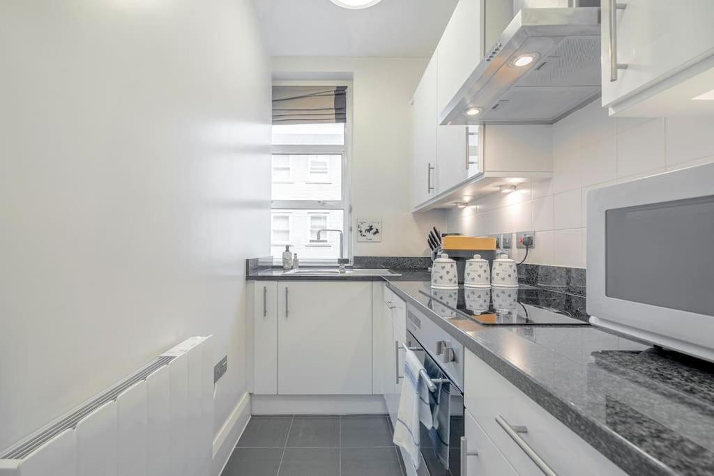 Stunning Oxford Street's Apartment *
