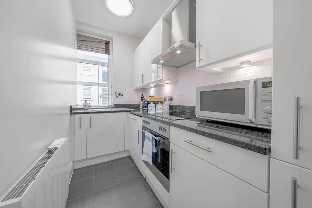 Stunning Oxford Street's Apartment