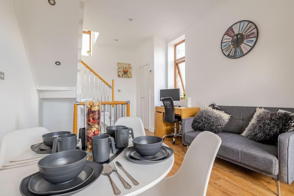 Luxury Near Canning Town- Free Parking Apartment London