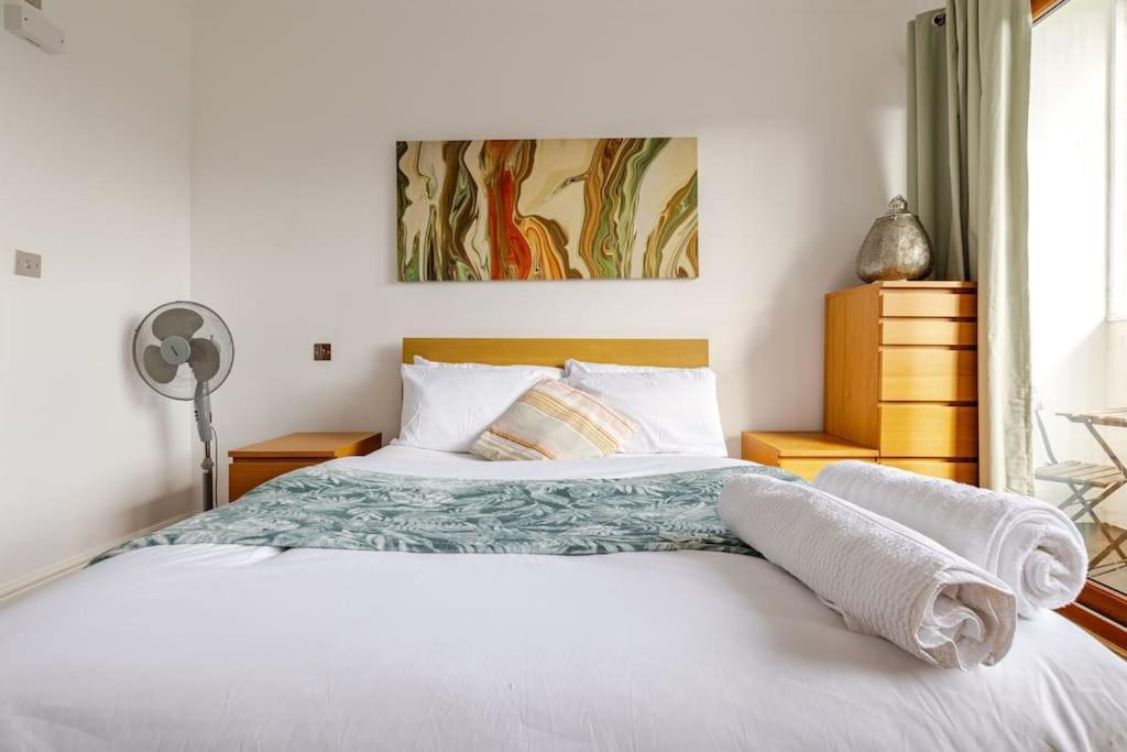 Luxury Near Canning Town- Free Parking *