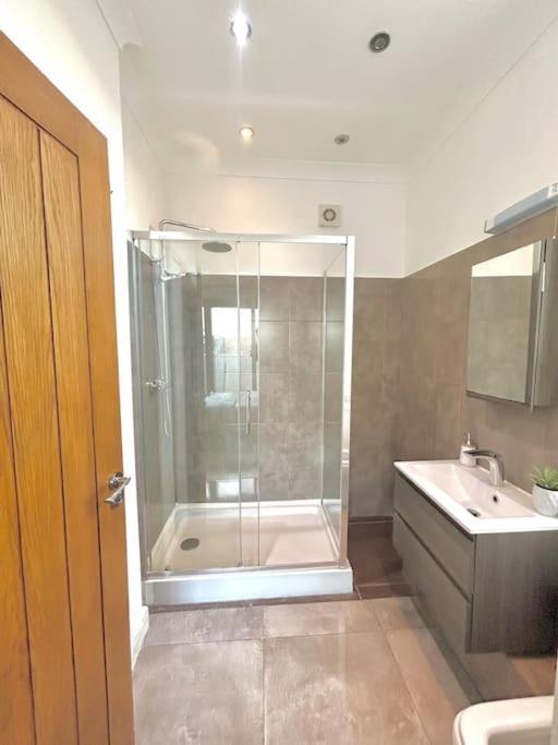 Luxury Near Canning Town- Free Parking * London