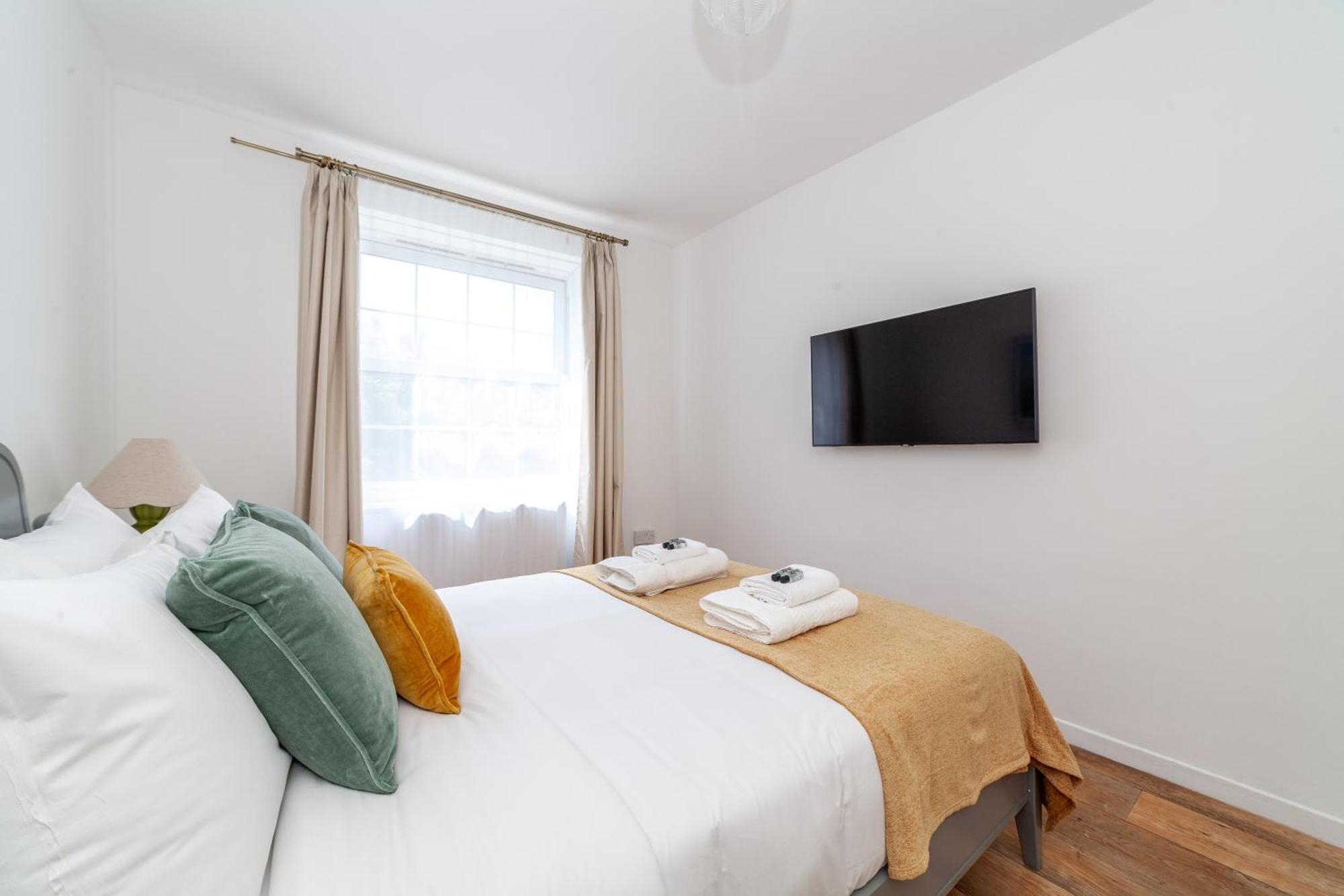 Comfortable Welcoming 3br House Wbalcony, South Apartment