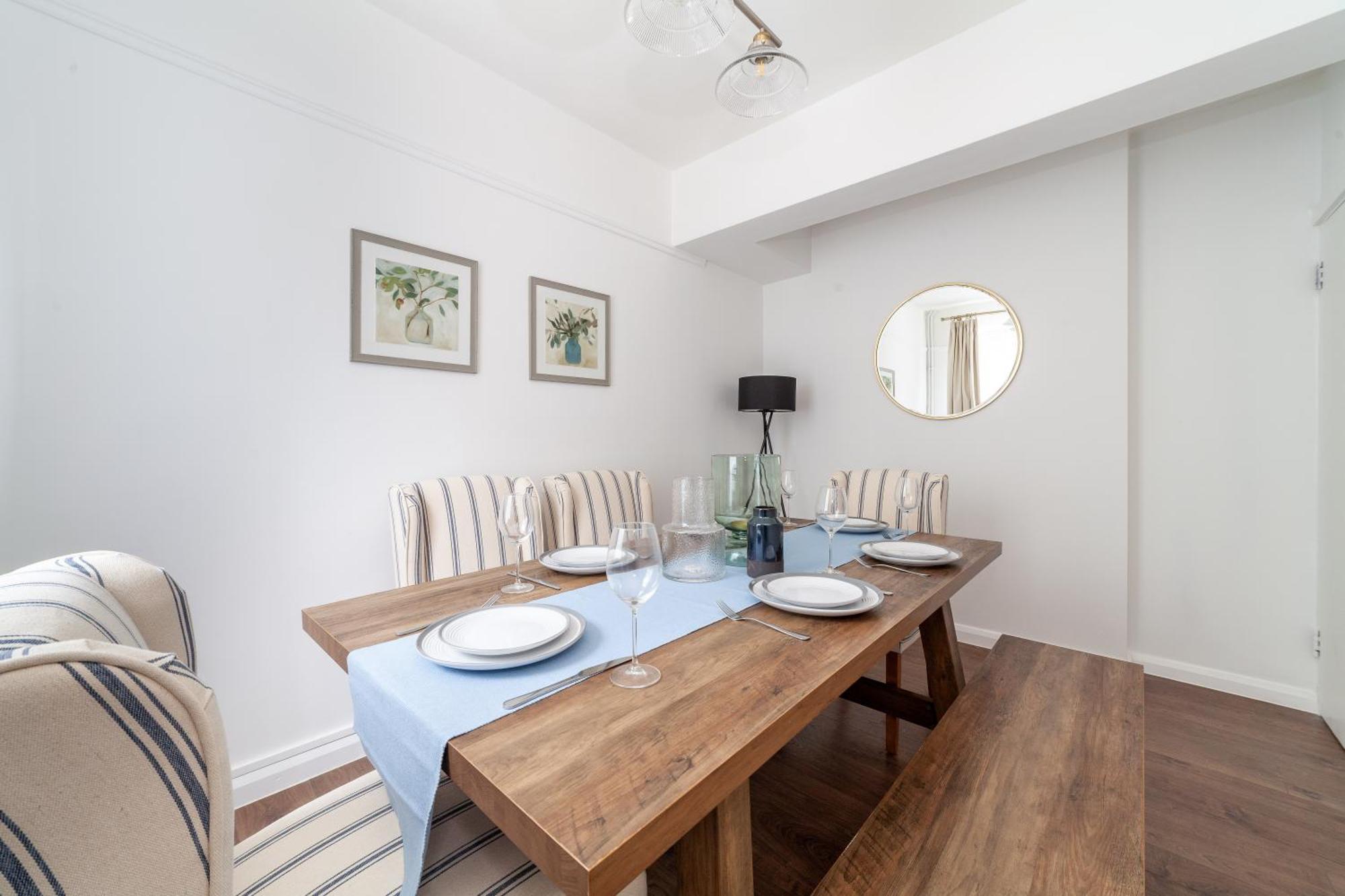 Apartment Comfortable Welcoming 3br House Wbalcony, South London