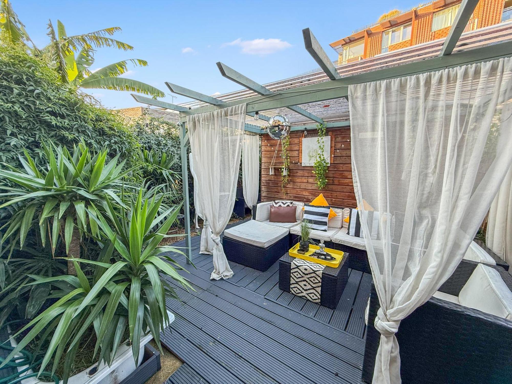 2bed Garden House W/hot Tub, Sauna & Cinema * London