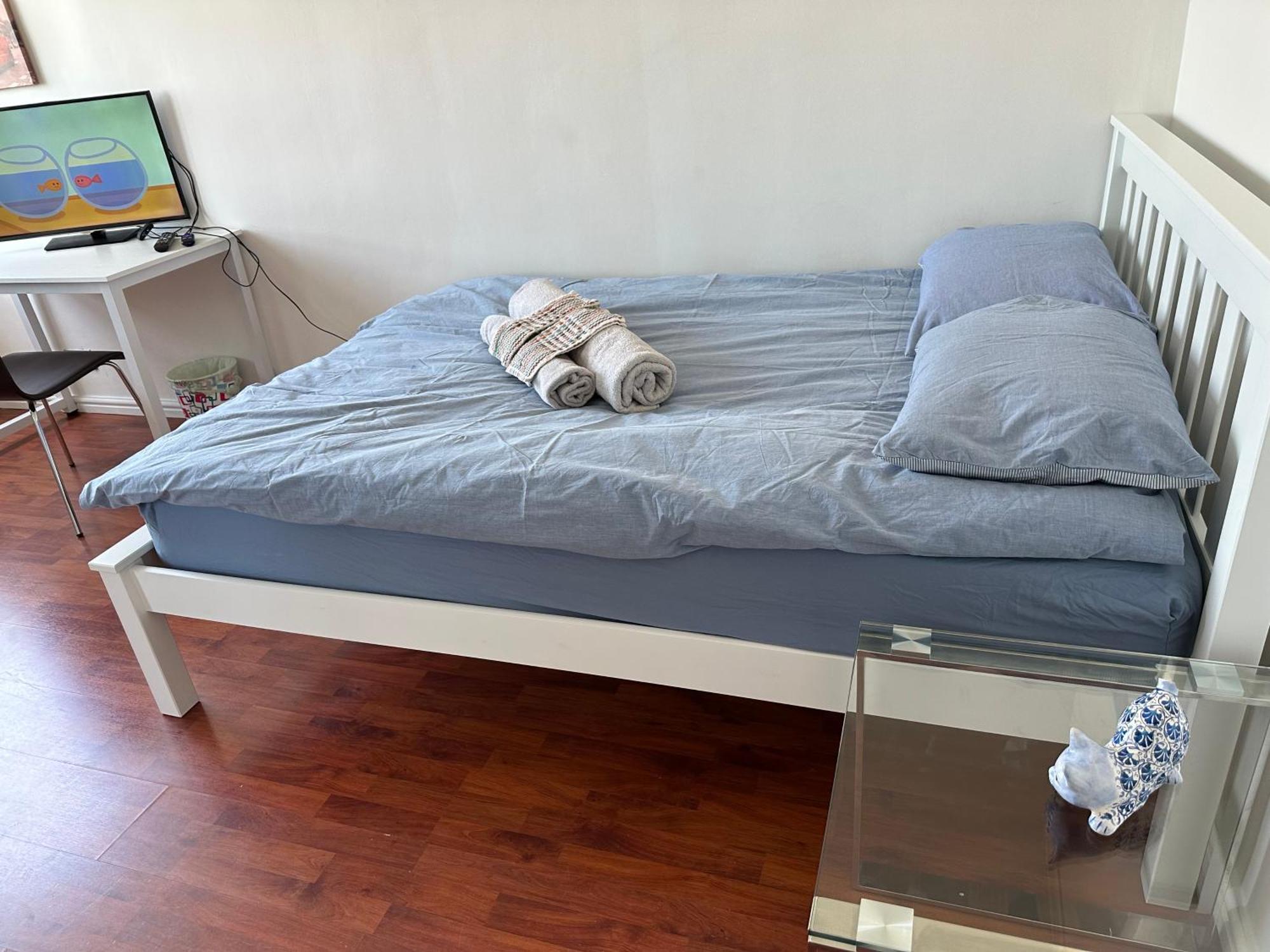 Bed & Breakfast White
