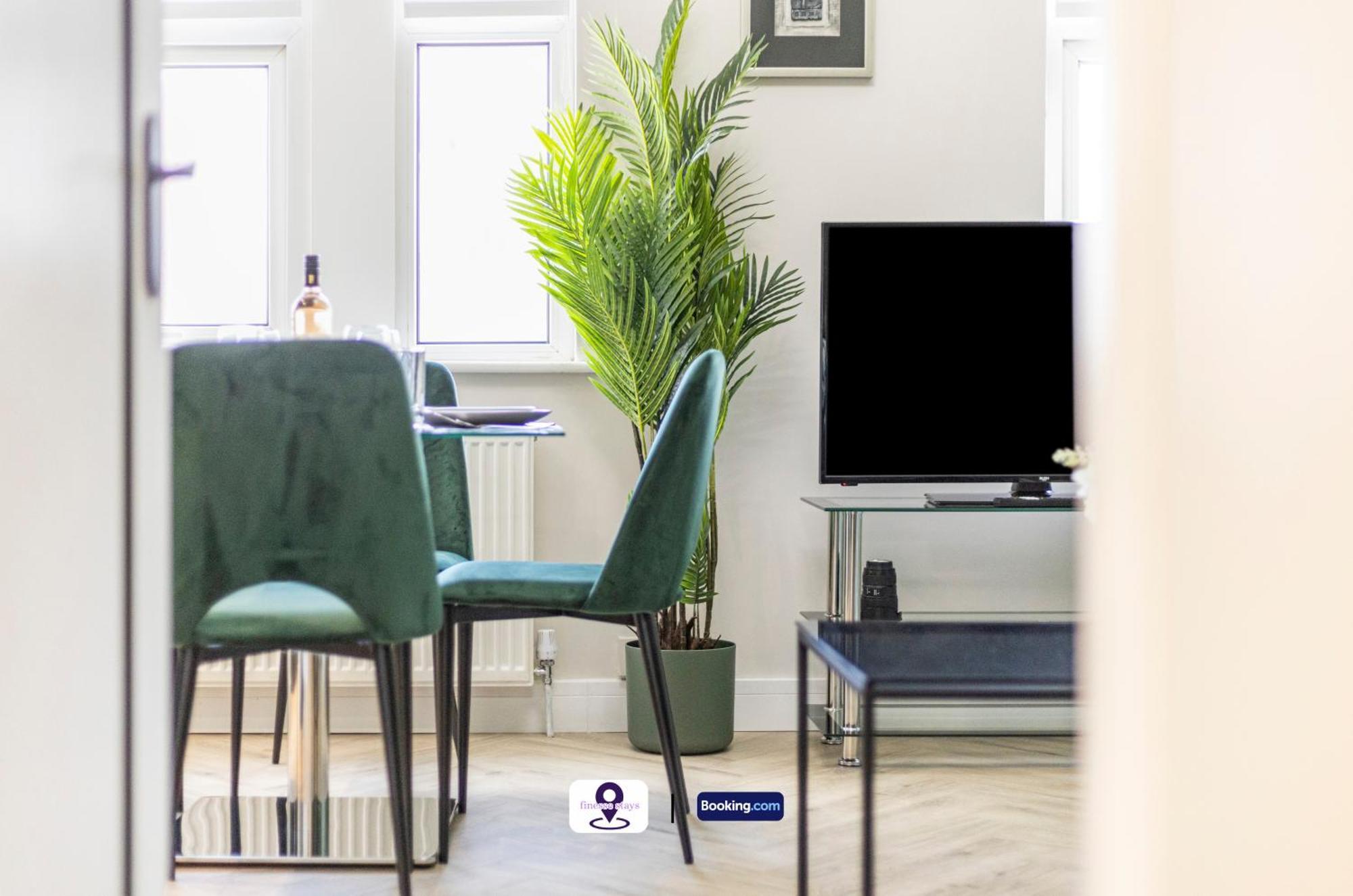 Last-minute Grab ! Limited Time L Exclusive On 2 Bedroom, High Spec Luxury Flat By Finesse Short Lets & Serviced With Free Wifi London