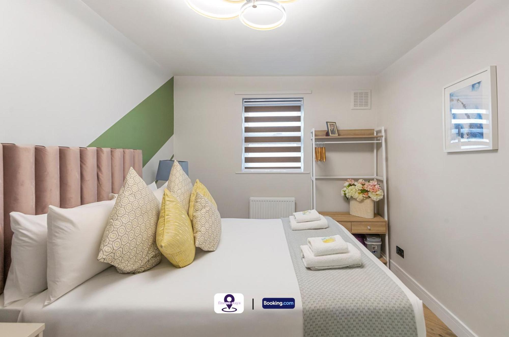 Last-minute Grab ! Limited Time L Exclusive On 2 Bedroom, High Spec Luxury Flat By Finesse Short Lets & Serviced With Free Wifi * London