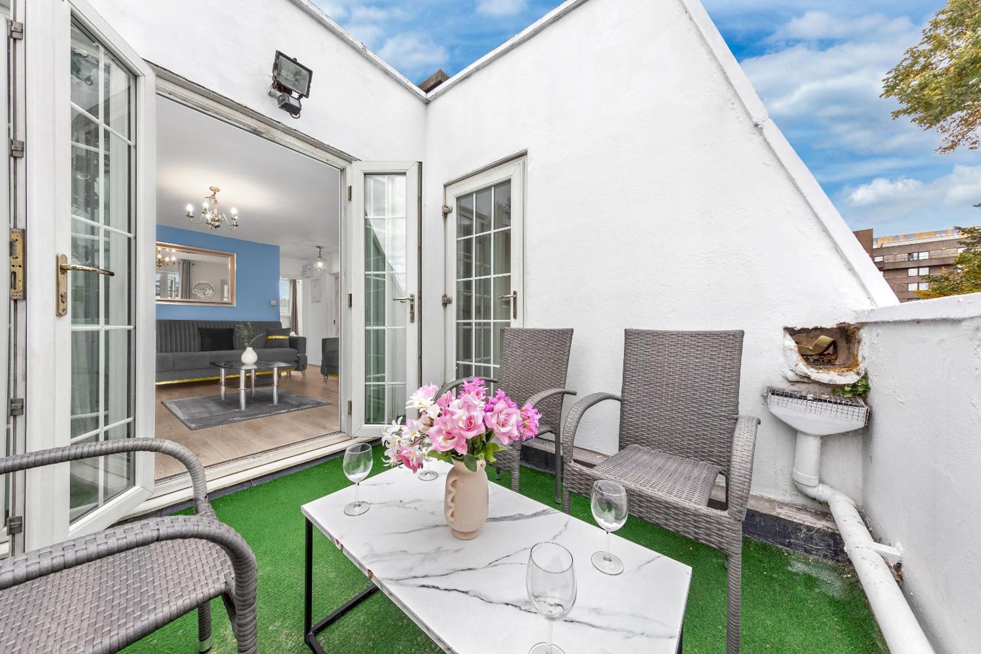 Leilighet Newly Renovated Kensington 2 Bedroom With Balcony Near Harrods Sleeps 6, 2 Min Walk From Station *