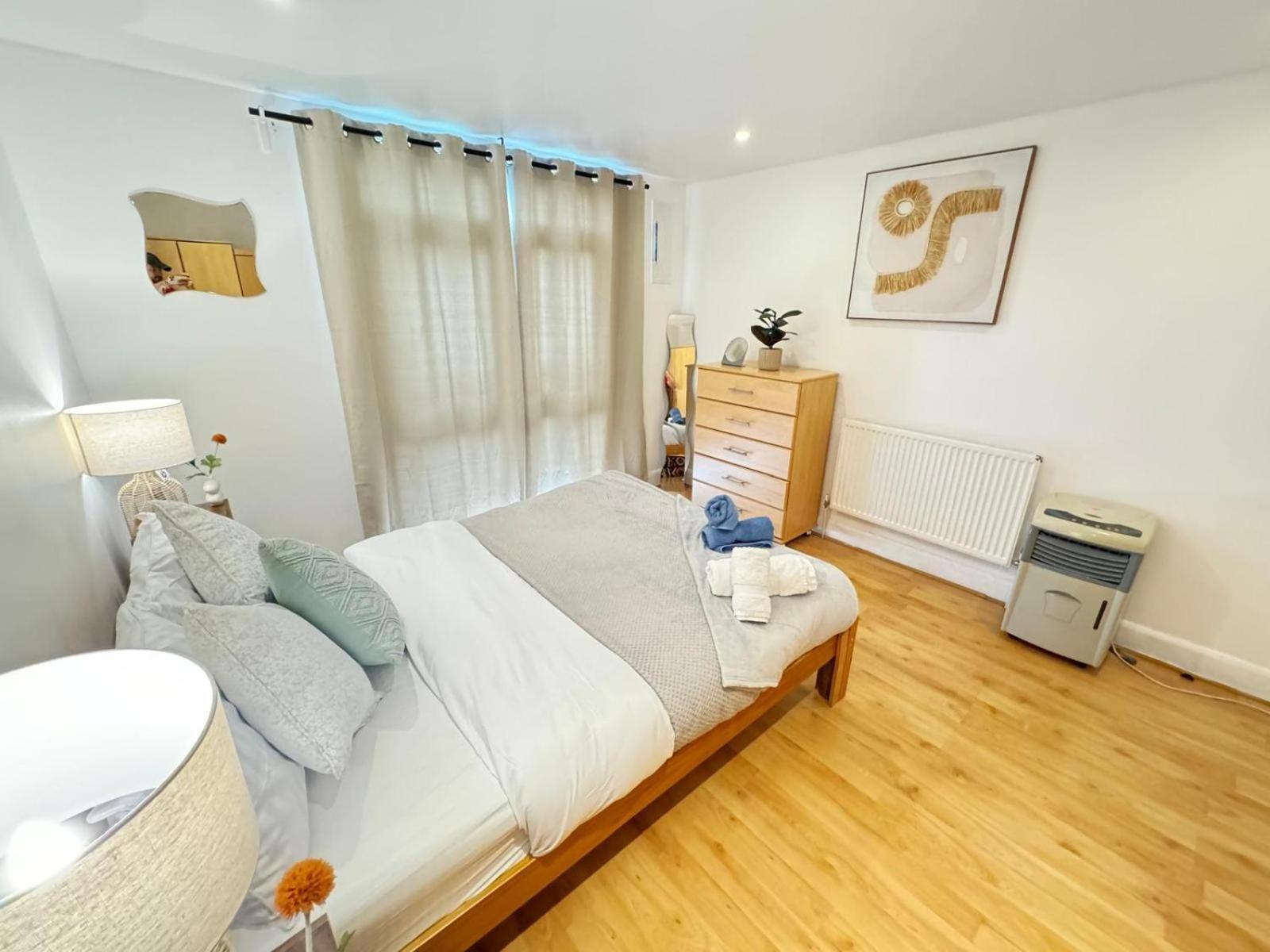Apartment Affordable Family In Kilburn London