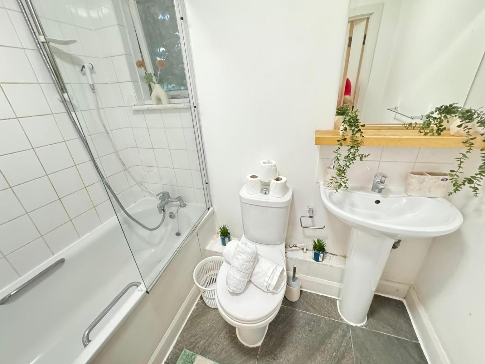 Apartment Affordable Family In Kilburn *