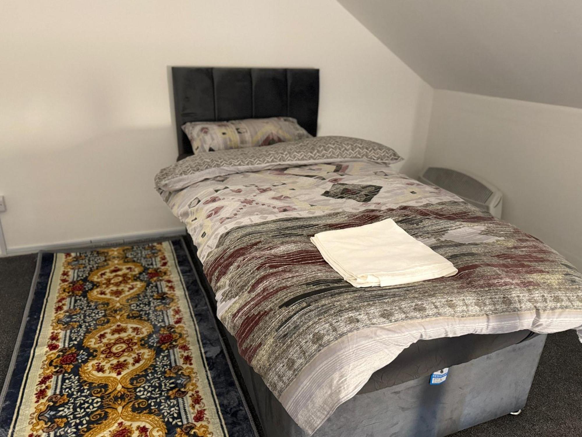 Apartment With 3 Beds- 20 Min From Bridge And Gatwick Airport *