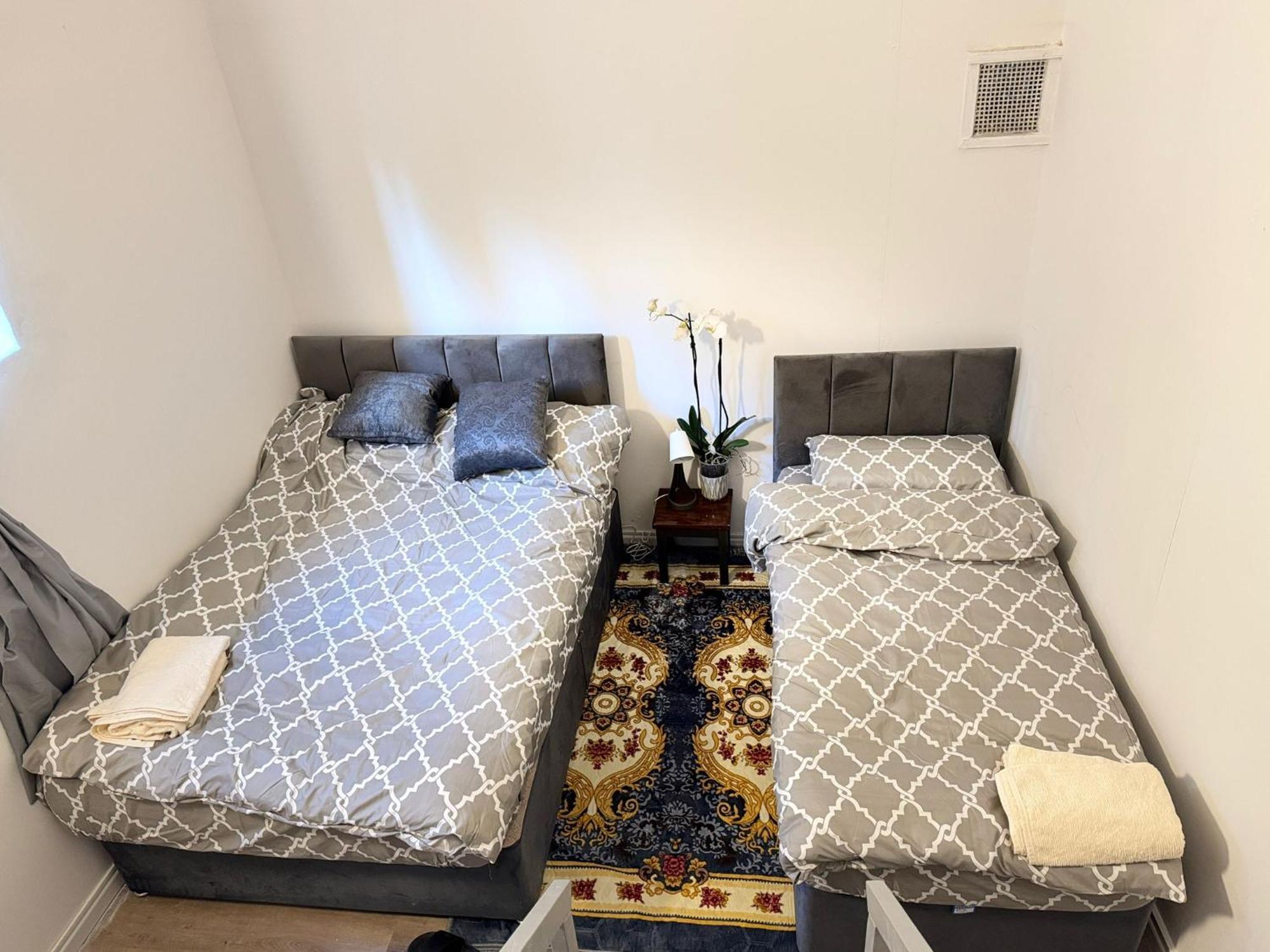 Apartment With 3 Beds- 20 Min From Bridge And Gatwick Airport London