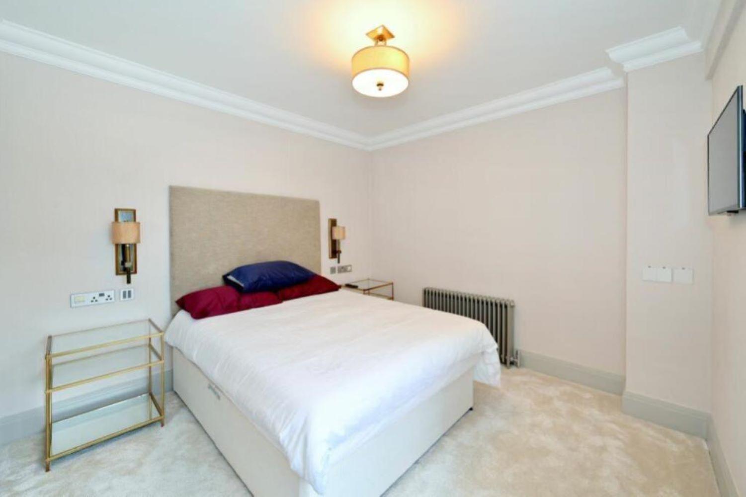Bright Spacious In Mayfair 1600sqft Sleeps Up To 6 People Apartment London