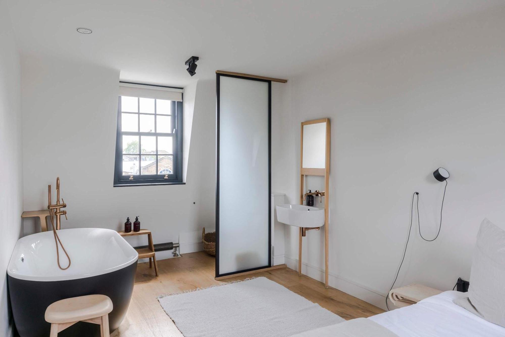 Georgian Townhouse With Sun Terrace & Garden * London