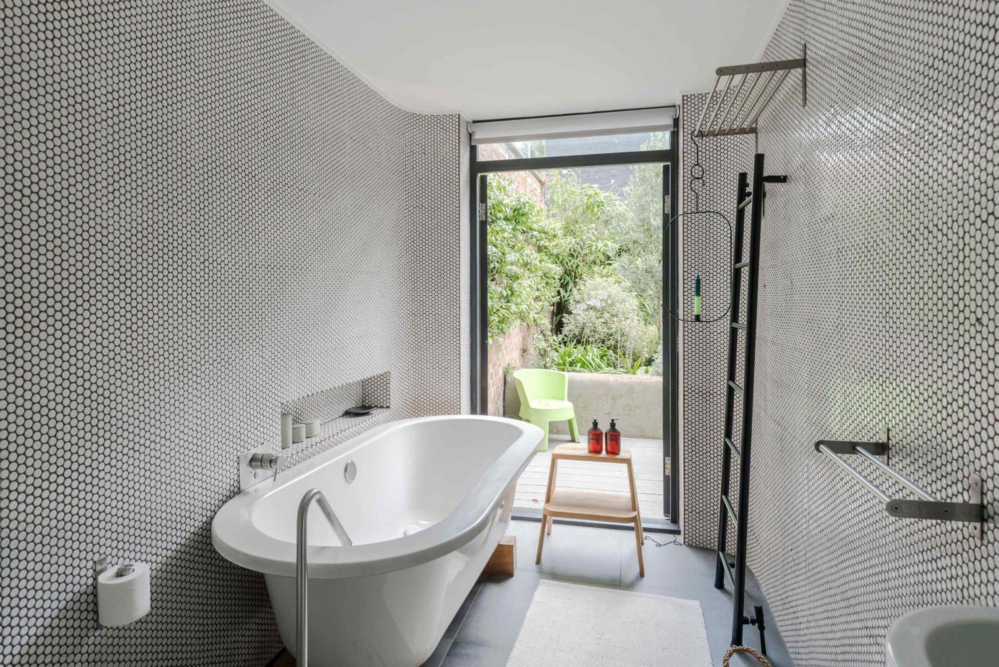 Georgian Townhouse With Sun Terrace & Garden Holiday home London