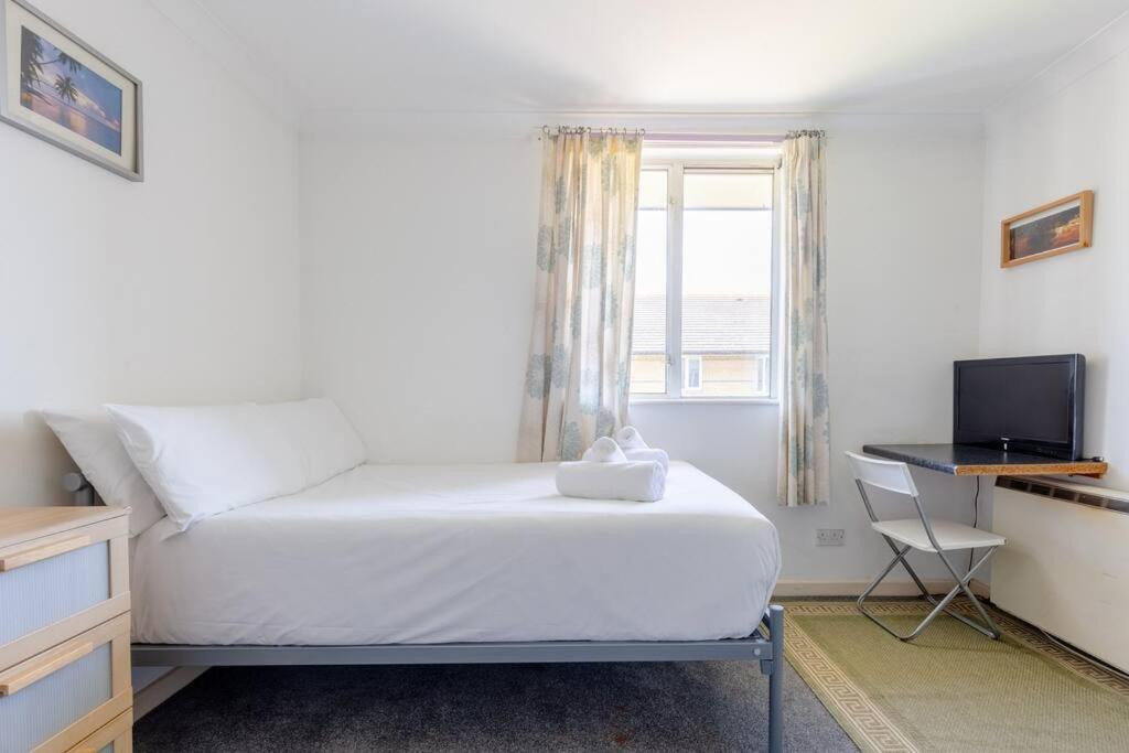 Apartment Homely 1 Bedroom In Beckton With Parking London